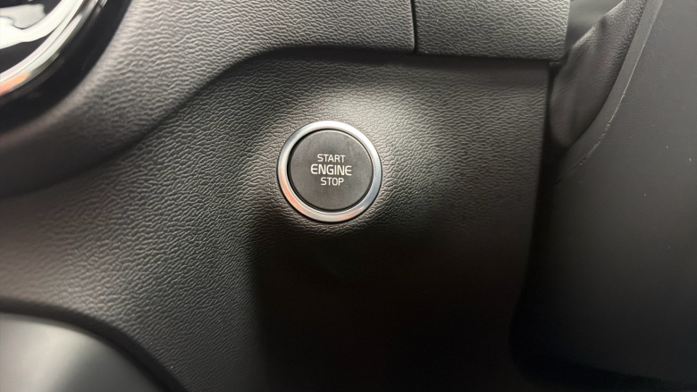 Volvo XC40 2.0 B4P Ultra Dark 5dr Auto Petrol Estate